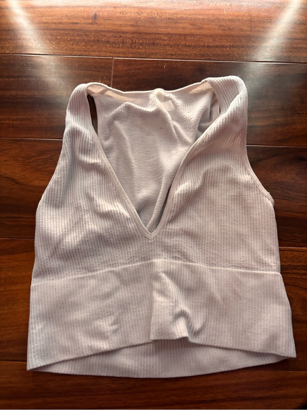 Women’s Ribbed V-Neck Tank Top - white